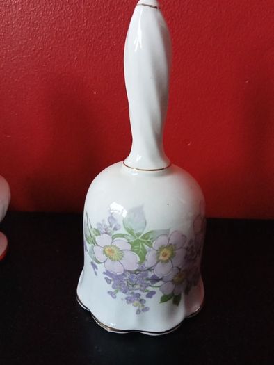 ROYAL TARA Galway Fine Bone China "Irish Blossom"  Bell