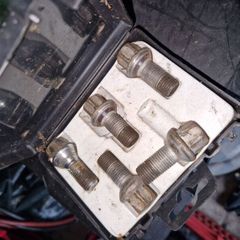 Mercedes lug bolts