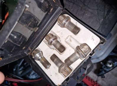 Mercedes lug bolts