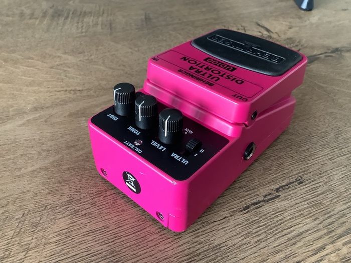 Behringer UD100 Ultra Distortion pedal (Boss DS-2 turbo clone)