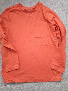 NEW.boy's long sleeve top. Age 6/7