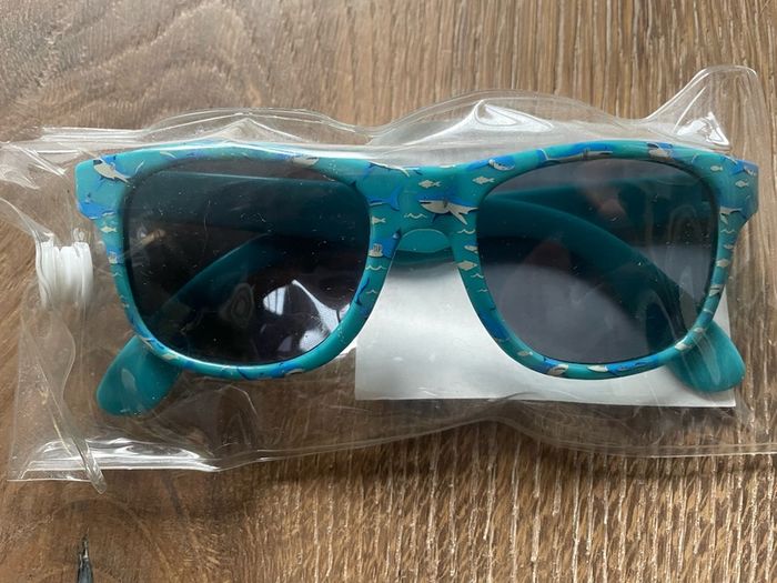 kids sunglasses Cath Kids fish pattern BNIB