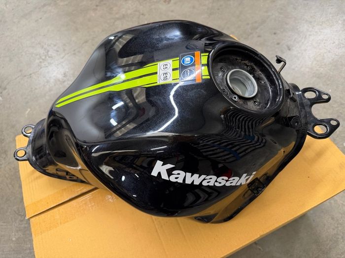 kawasaki ex 650 Tank 212
