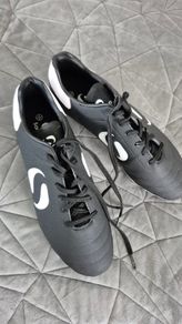 Sondico football boots size 8