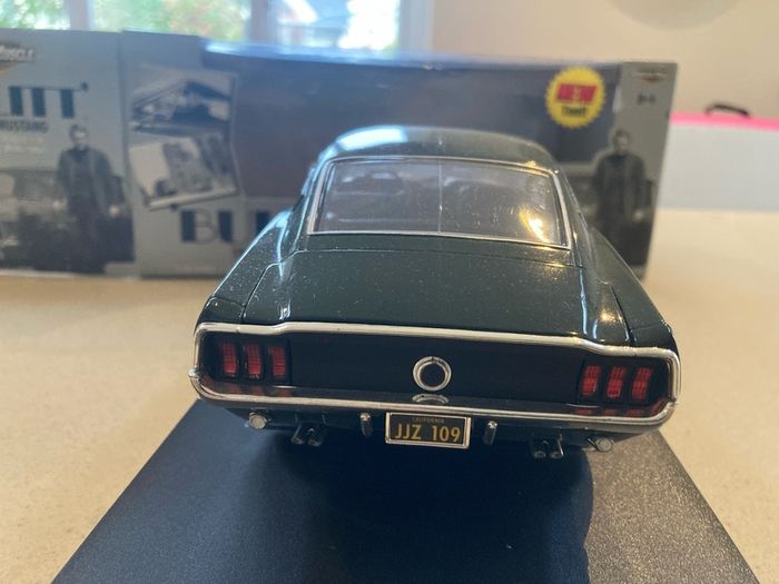 Ford Mustang Steve McQueen Bullitt 1/18 Ertl # 2