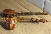 2 presume Vintange Ornamental Instruments