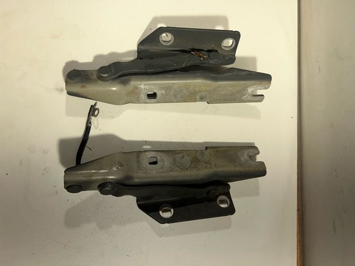 BMW E60 E61 5 series Pair of Left Right Front Bonnet Hinges 7008727 A3l2b86g