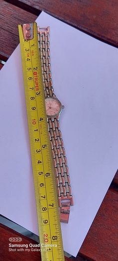ladies watch swing quartz ,working prefect,,price includes post to anywhere in Ireland thank you, see pictures for condition, used
