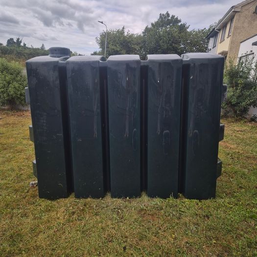 Oil tank