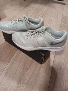 Nike runners size 5