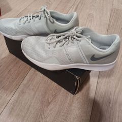 Nike runners size 5