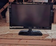 flatscreen tv/pc monitor