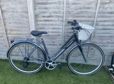Raleigh Pioneer Tour Hyrid Bike - Women's City style