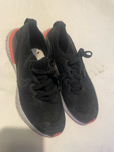 nike runners 2 pairs