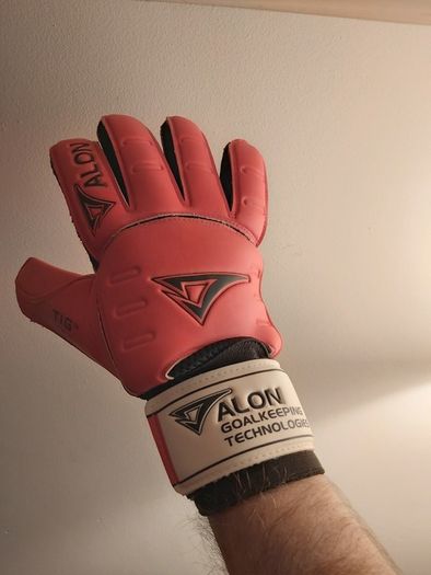 goalkeeper gloves