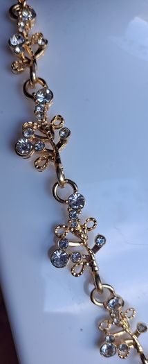 Elegant Gold Delicate Floral & Leaf Filigree Necklace