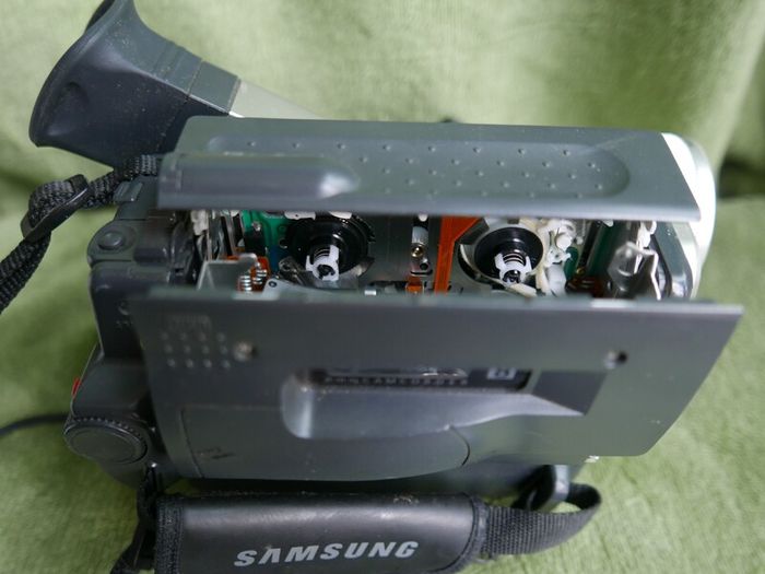 Samsung VP-L600 8mm Video Camera Silver 2.5" LCD 500x Zoom