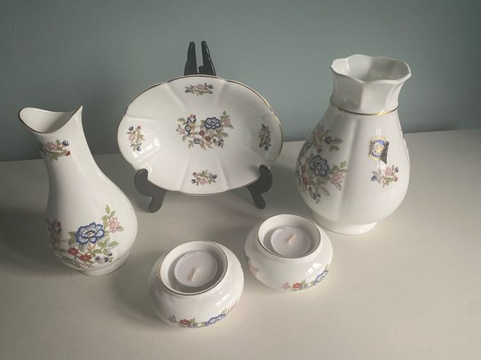 Bargain bundle  five pieces of Royal Tara Harmony pattern