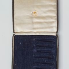 Antique medium knife box "The Goldsmiths & Silversmiths Company Ltd.  112 Regent Street, London"  makers stamp and brass pin lock  size: 20.5x17.5cm