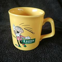 Lyons tea minstrel mug.