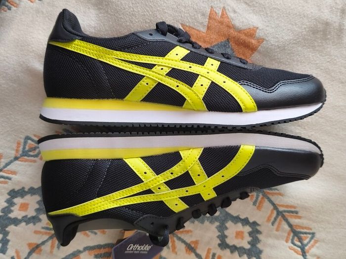 ASICS Tiger Runner Black Sour Yuzu