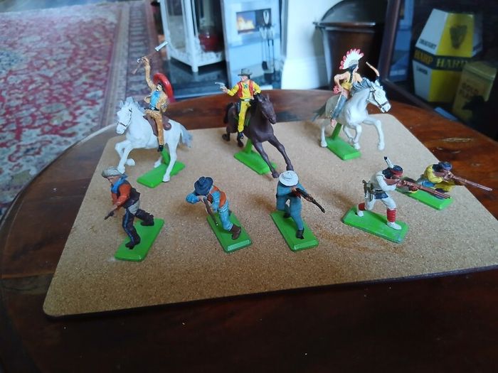 Britains Deetail Cowboys and Indians,vintage