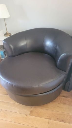 Swivel chair