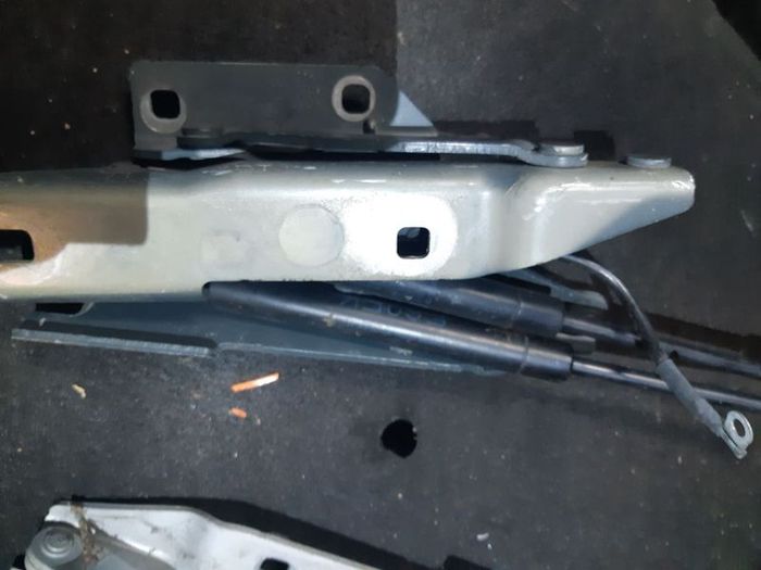 Bmw 5 Series E60 Bonnet Hinges Pair 41.61-7008728  41.61-7008727
