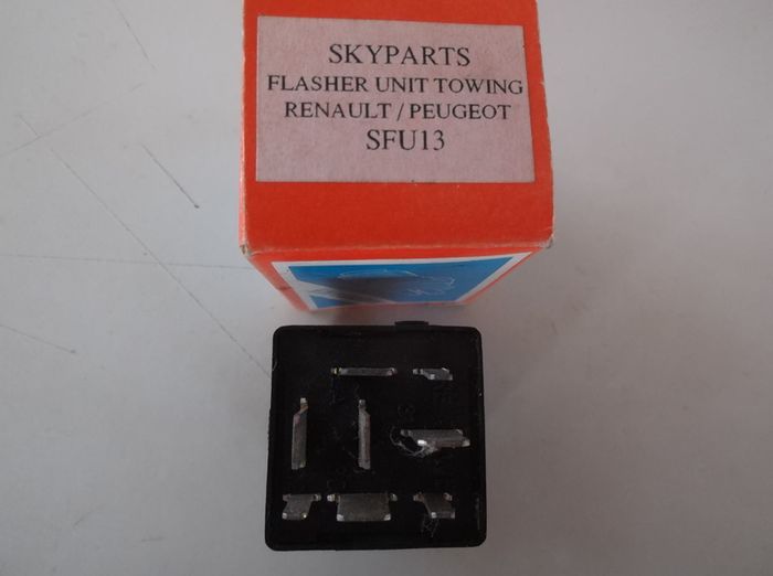 Peugeot /Renault Towing Flasher Unit.