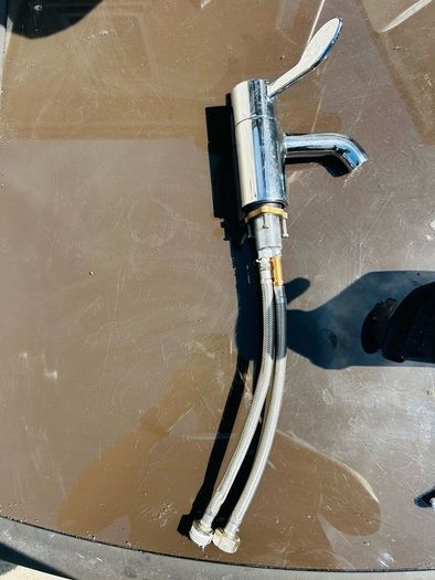 Basin mixer tap