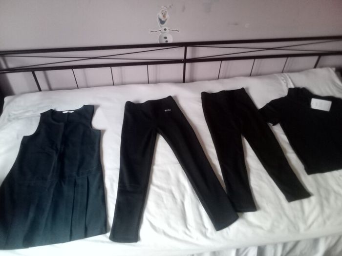 Girls uniform aged 5-6 yes old