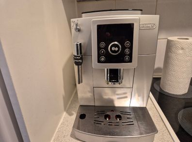 De Loghi Coffe machine, automated, bean to cup