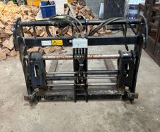 JCB-- Hydrolic forks with side shifts- like new