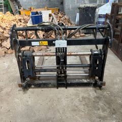 JCB-- Hydrolic forks with side shifts- like new