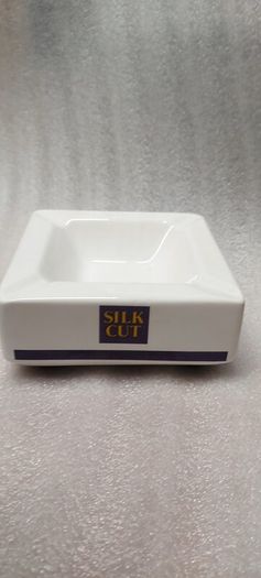 Silk Cut square ashtray ,collectors item, with smoking bans advertising bans on ashtrays for health reasons, price includes post to anywhere in Ireland thank you,,see pictures for condition ,take as is,litte pitting on glaze ,sold as is.