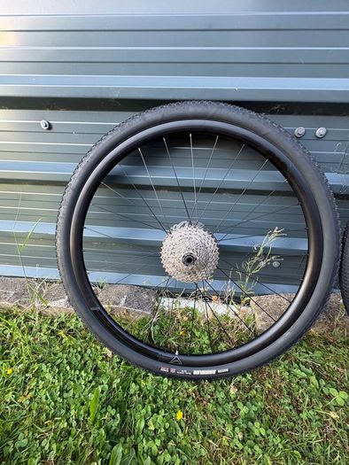 Road bike wheelset