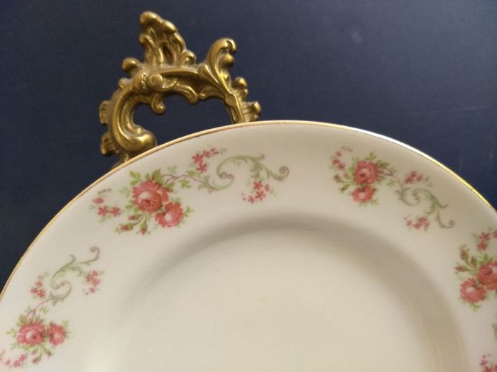 Lovely Set of Five Matching Vintage Floral Tea Plates by Tuscan China in a Lovely Pattern Featuring Subtle Pink Rose Posies with Swags