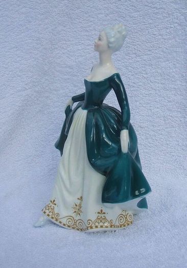 REGAL LADY (Royal Doulton HN 2709) - a finely produced figurine (1970's / 1980's). 7 5/8" (193mm) height.