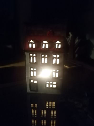 House Tealight Holder