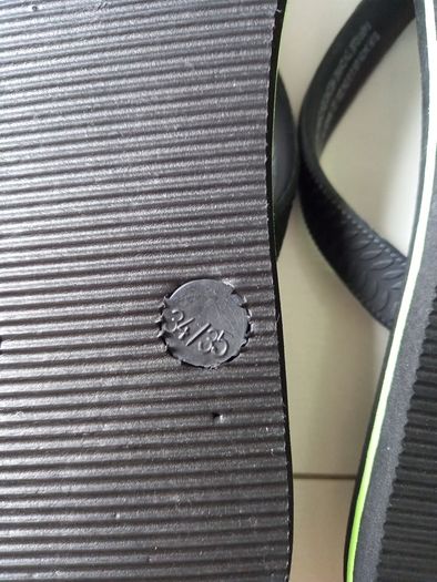 Boys flip flops