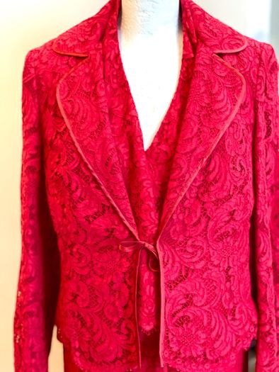 Louise Kennedy occasion red suit