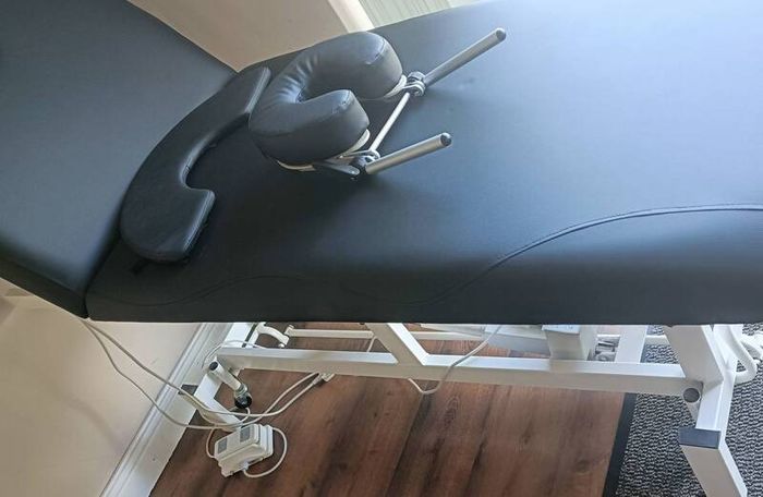 Electric therapy table