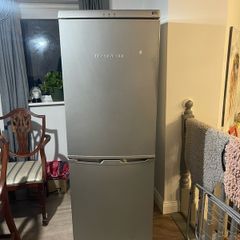 freestanding fridge-freezer