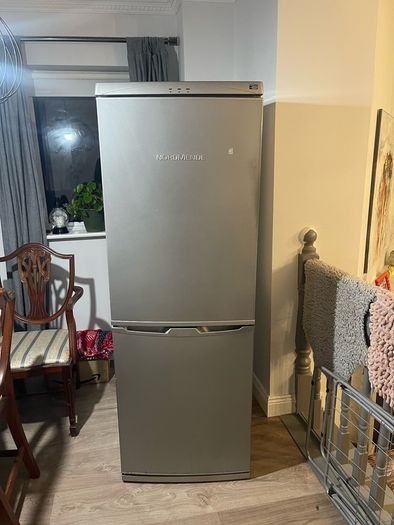 freestanding fridge-freezer