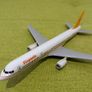 Hispania 1:200 scale model airplane, Boeing 757 aircraft, NEW Image 4