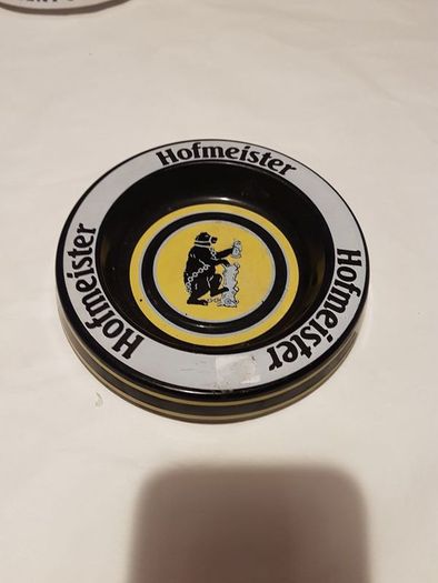 Hofmeister ceramic ashtray advertising ,Scottish pale ale lager,from 1980s to 2003,,ie "" fellow the bear"" George ""collectors item price includes post to anywhere in ireland thank you, very good condition