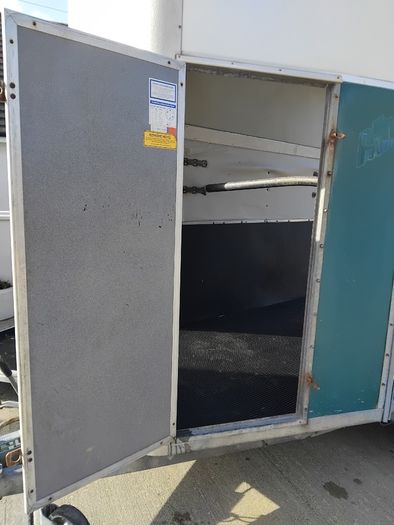 Horse box
