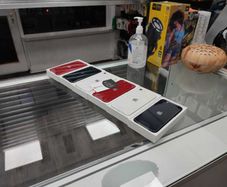 iphone se 3 new open box 100% battery