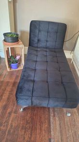 Modern black chaise longue