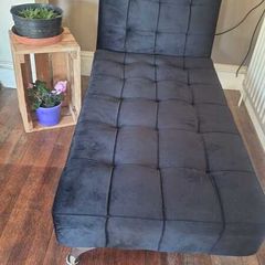 Modern black chaise longue